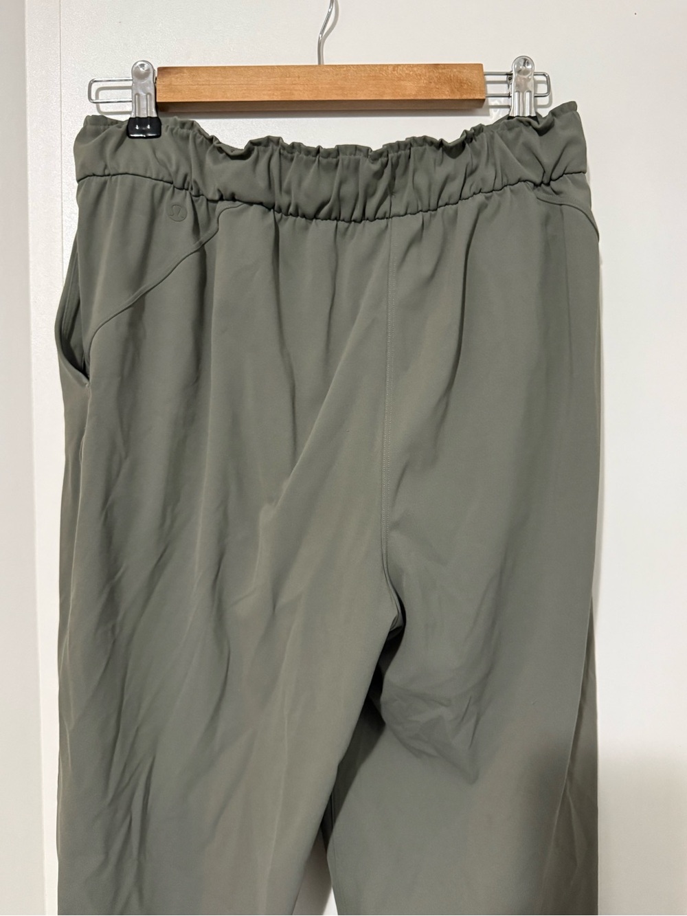 132. lululemon athletica Luxtreme On The Fly Grey Sage Track Joggers Size 8 - Picture 6 of 8